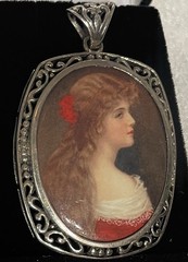 VINTAGE HAND PAINTED CAMEO PORTRAIT ON BLACK ONYX IN FILIGREE STERLING FRAME