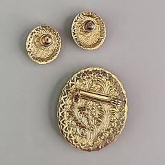 Vintage 1928 Brand Cameo Brooch Pierced Earrings Set Peach Gold Tone Oval