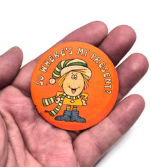 Vintage 1981 Hallmark Christmas ” So Where’s My Present ? ” Pinback Button Pin