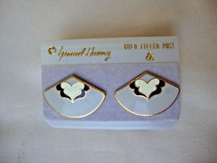 VINTAGE SAMUEL HUANG SIGNED DESIGNER CLOISONNE FAN WHITE BLACK & GRAY EARRINGS