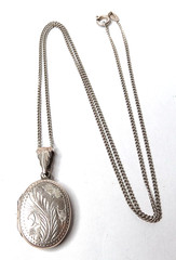 VTG WOMENS CHARM PENDANT LOCKET STERLING SILVER CHAIN 20″ & PENDANT 24mm x 17mm
