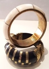 2 vintage India bone horn brass hinged clamper medallion cab gem bracelets