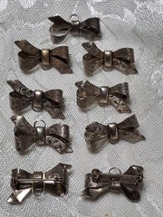 Vintage 1″ Bow Pin Brooch Medal Pendant Hanger Silver Tone New