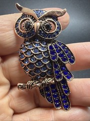 RHINESTONE OWL BROOCH! Bird Motif Pin. Deep Sapphire Blue Faceted Crystals.