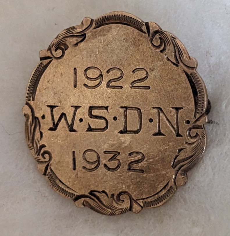 1922 W.S.D.N. 1932 Gold Pin Signed Hallmark HB Untested 1 inch diameter