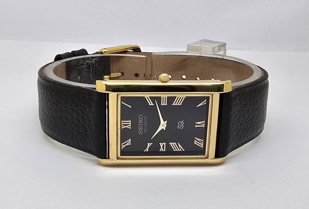Vintage Seiko Quartz Tank Slim Men Rectangle Refurbished Japanese Wrist Watch