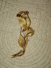 Vintage 1950s Lisner Gold Tone Rose Flower Brooch Pin Signed Costume Jewelry