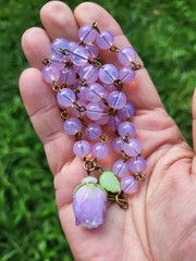 VINTAGE ROSEBUD LAMPWORK ART GLASS PENDANT OPAL LILAC GLASS NECKLACE SET ARTISAN