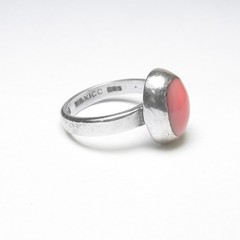 1980s Southwestern Sterling Silver 3.00 Ct Natural Oval Pink Spiny Oyster Ring