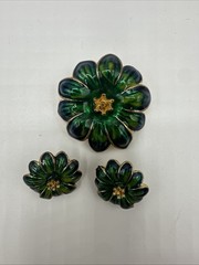 Vintage Green Enamel Set of Brooch and Clip on Earrings. See pics.