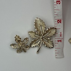 Vtg 1968 Sarah Coventry Ivy Leaf Gold Tone Brooch Clip Earrings Set Demi Parure