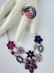 Avon NWT Silver Tone Purple Lilac Flowers Statement Necklace & Size 8 Ring Set