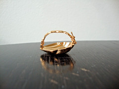 VTG 1970s SCALLOPED SEASHELL GOLD TONE HINGED W/ SAFETY CATCH DRESS/SCARF CLIP