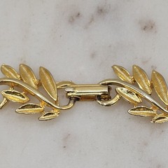 Vintage Gold Tone Laurel Leaf Link Collar Necklace Textured Botanical 15.5 In
