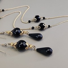 Necklace Pierced Earrings Lot of 2 Black Glass Acrylic Station Gold Tone 48″