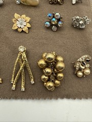 Vintage Jewelry Silver Gold Tone Lot Mismatched Wearable (20 Single Earrings)