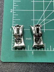 Vintage Pat Pend. Signed Green Thermoset 1.2” Retro Silver Tone Clip Earrings