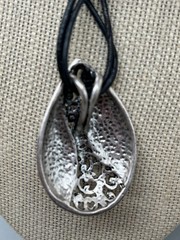 Vtg Teardrop-shaped silver tone Premier Designs Necklace and Earrings set te01