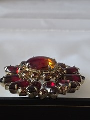 RUBY RED & AMBER RUNWAY BROOCH OVAL SMOOTH GLASS REDDISH/AMBER CABOCHON☆2.25″☆