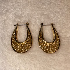 Oval Filigree Hoop Earrings Lacy Open Work Pierced Gold-Tone 1 1/4”