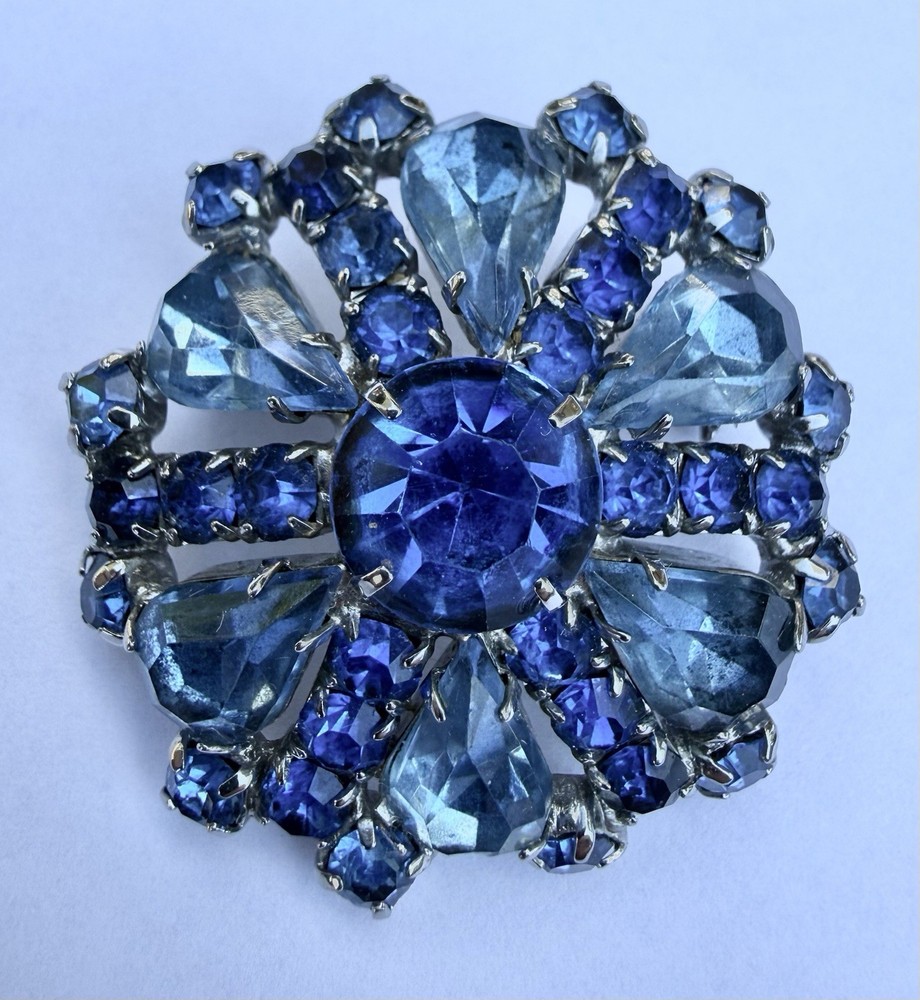 Vintage Juliana DeLizza Elster Blue Rhinestone Pinwheel Brooch Tiered Pin Estate