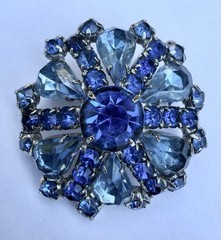 Vintage Juliana DeLizza Elster Blue Rhinestone Pinwheel Brooch Tiered Pin Estate