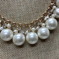 Modern Faux pearl and rhinestone beaded Avon necklace in gold tone metal