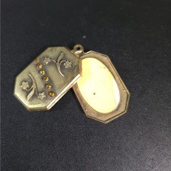Antique Vintage Slide Open Locket Pendant Unsigned Bronze Tone