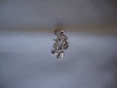 VTG 1970-80s SMALL 3D FLOWER W/ DIAMOND CUTS STERLING SILVER STAMPED 925 PENDANT