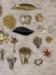 Lot of 19 Varied Size & Styled Pin Brooches Jewelry Some Vintage Some Modern