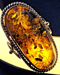 Vtg AMBER Ring SIZE 7 UV Light Tested Glows Sun Spangles Bezel Set Oval Shape