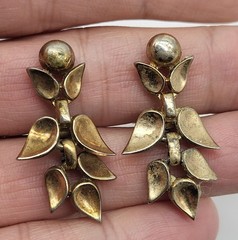Vintage 1+1/2″ Trifari layered clip on earrings, rose gold tone