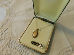 Vintage 12K Gold filled Pendant Necklace in original box