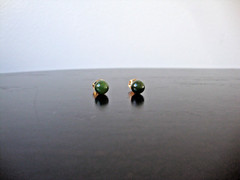 VINTAGE CLASSIC CHINESE 6MM GREEN JADE BALL YELLOW GOLD FILLED STUD EARRINGS
