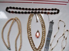 NICE LOT OF VINTAGE JEWELRY MOST TO WEAR SOME FOR REPAIR