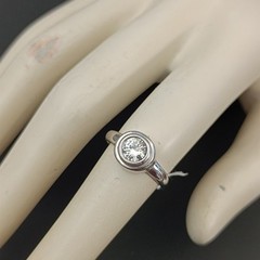 Minimalist Silver Ring Round Quartz Modernist Bezel Size 8 Classic Timeless Gift