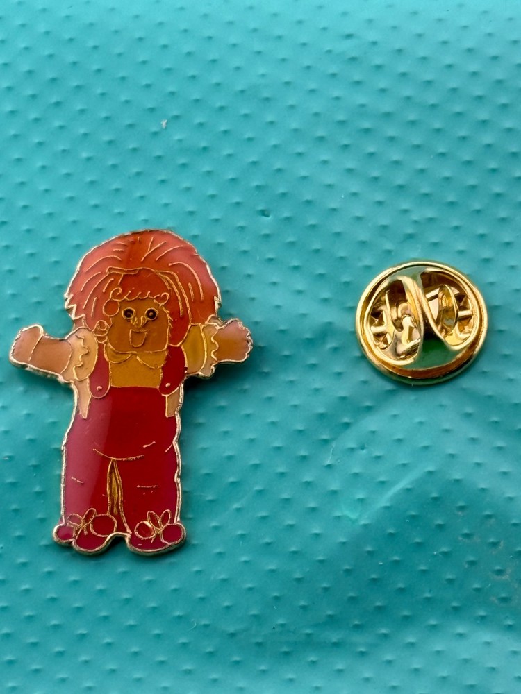 Cabbage Patch Kids Cartoon Character Enamel Lapel Pin – Vintage 80s Hat Pin