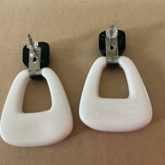 VINTAGE 80s NOS BLACK WHITE Door Knocker LUCITE 1 5/8″ POST EARRINGS