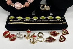 Vtg-70s-90s-AVON-JEWELRY LOT-42 Piece-Earrings-Necklaces-Brooches-Bracelets-Sets