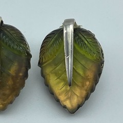 WHITING & DAVIS Clip On Earrings Womens Green Gold Tone Leaf .75in Vintage