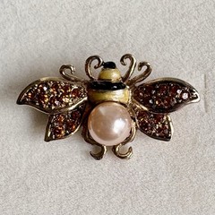 LC Lauren Conrad Gold Bumble Bee Rhinestones Faux Pearl Brooch Pin Jewelry