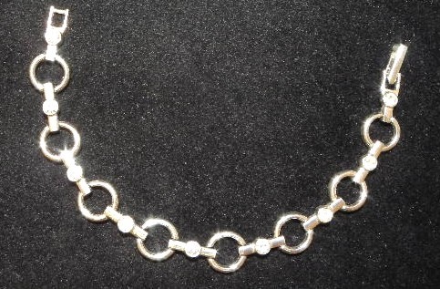 Vintage Avon NR Silver Tone O Ring 6 3/4″ Chain Bracelet Nina Ricci Rhinestones
