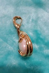 Lady Remington (LR) Pearl Enhancer Pendant Gold Tone Large Vintage