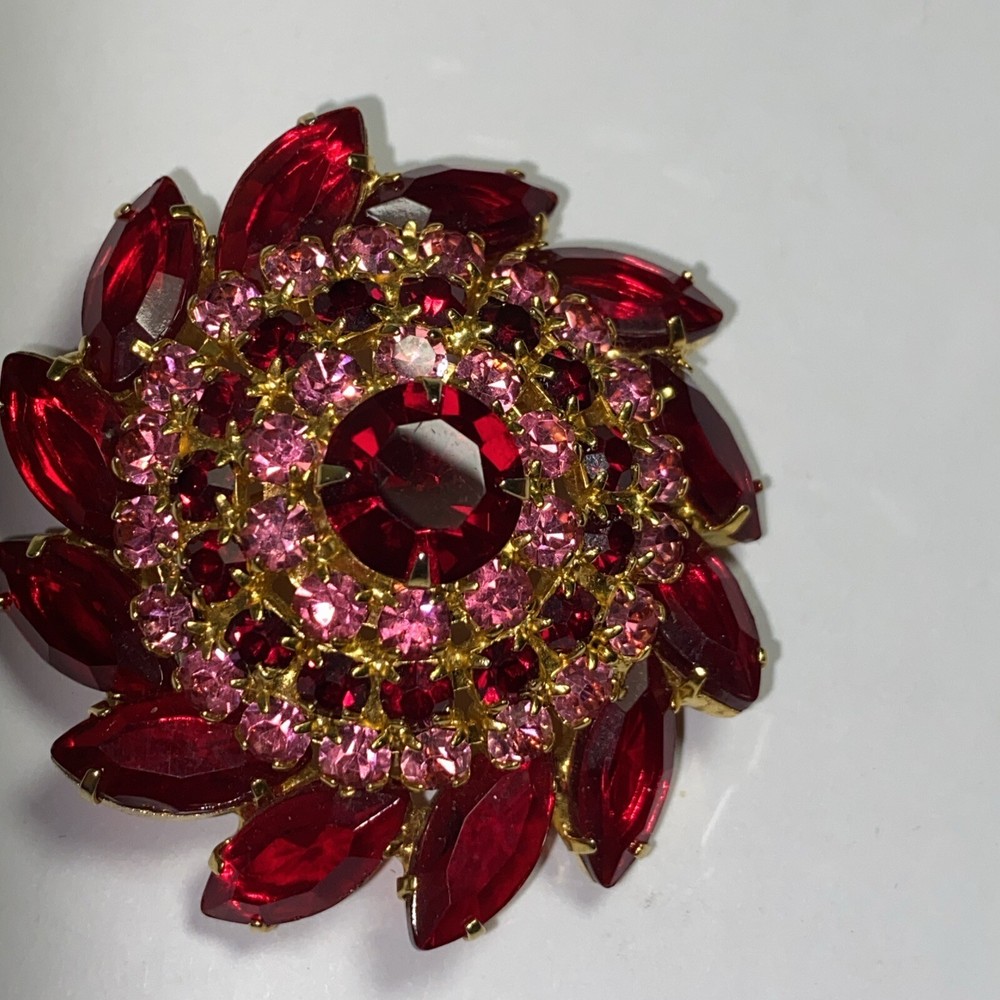 Juliana Rhinestone Red & Pink Pinwheel Circle Brooch 2” Vintage