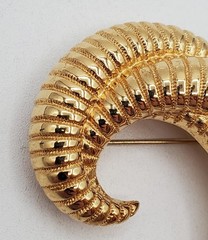 Monet Large Swirl Brooch 2.25in Gold Tone Ribbed Textured Spiral Estate Pin