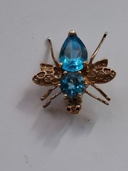 10k Yellow Gold Blue Topaz Bee Bug Fling Insect Pin Pendant Brooch