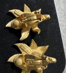 Vtg Erwin Pearl Textured Goldtone Orchid Floral Rhinestone Pistils Clip Earrings