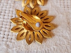 Vintage Sunflower Gold Rhinestone Center Chunky Mid Century Clip Earrings #120