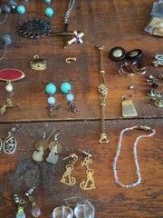 Lot Vintage Costume Jewelry Modern Mixed Wear Craft Resell Necklace Earrings Etc