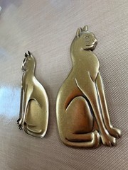 Vintage XL Raw Brass Sitting Cat Stamping 2.5” Art Deco Style Flat Back NOS Find